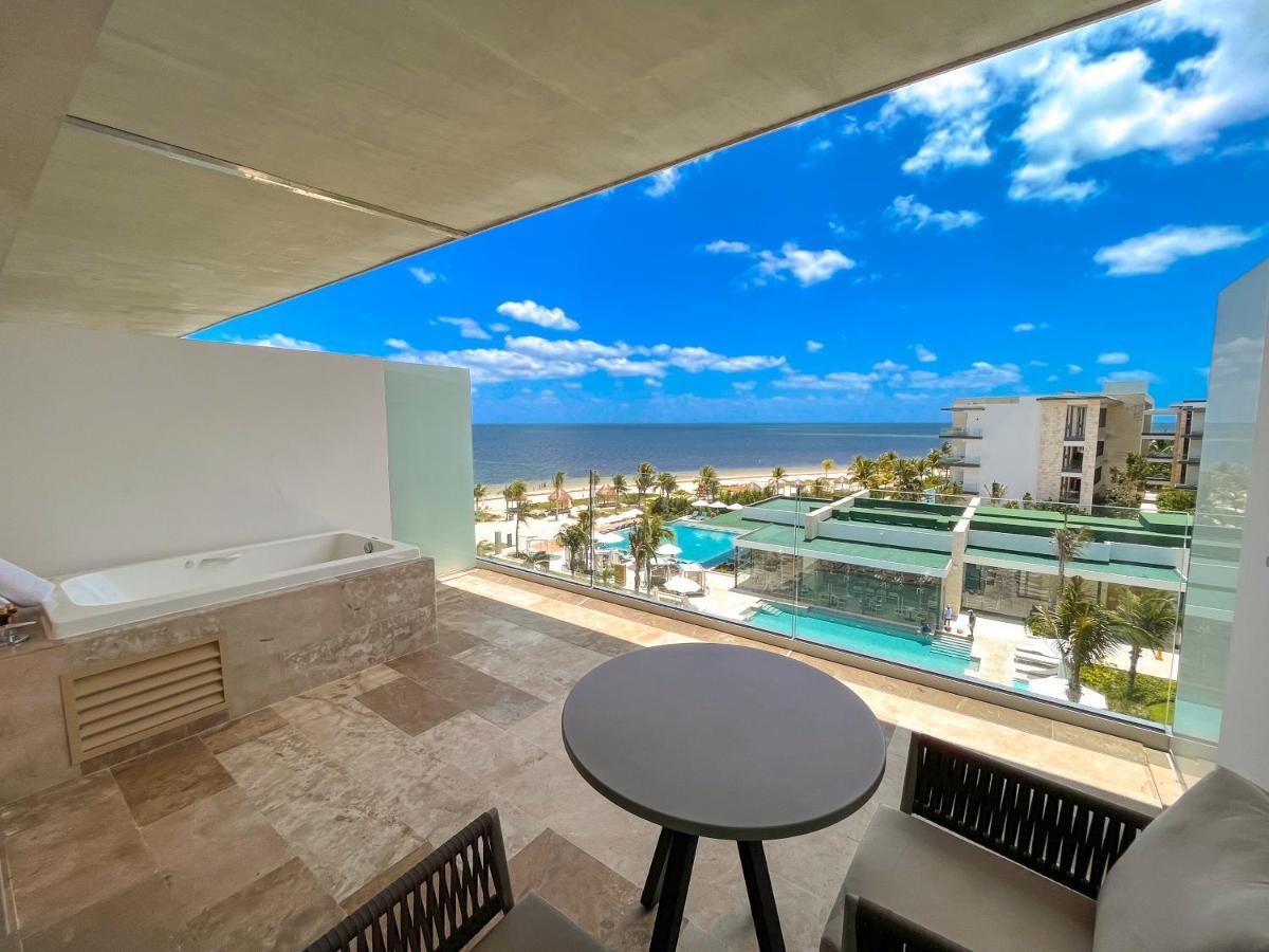 Haven Riviera Cancun (Adults Only) Alfredo V. Bonfil Eksteriør bilde Oceanfront view from a suite at the Grand at Moon Palace